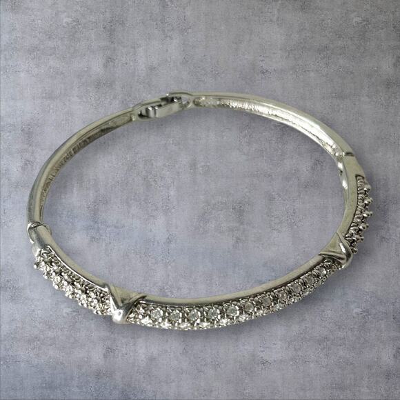 Vintage Avon Bracelet Rhinestone Bangle Silver Tone 80s Glam Jewelry Fashion - Picture 1 of 16